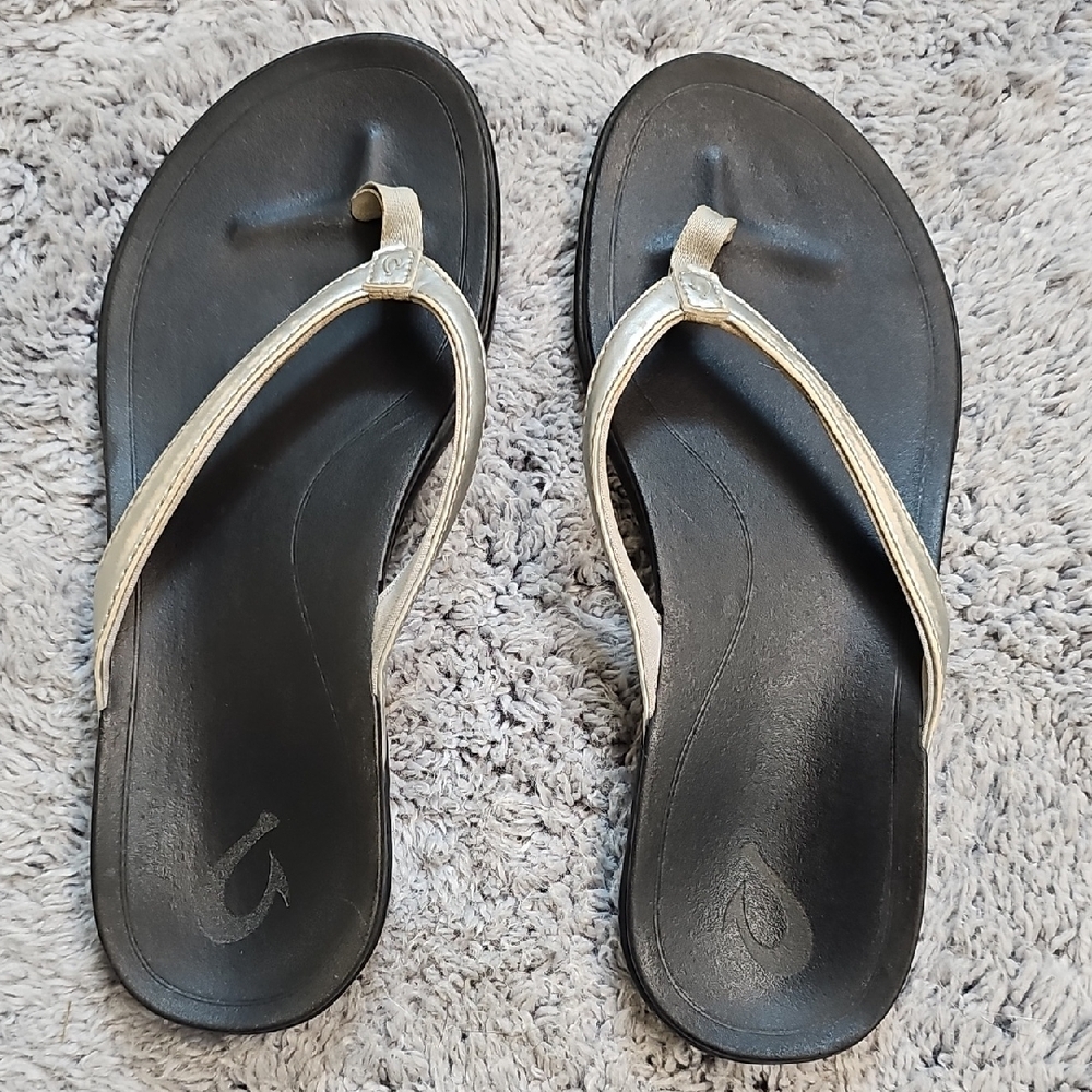 OluKai Black and Cream Sandals